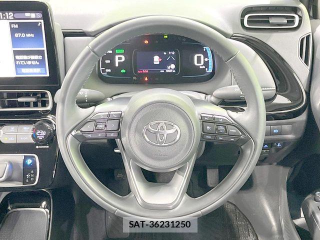 Toyota AQUA 2025-01 8206250-12