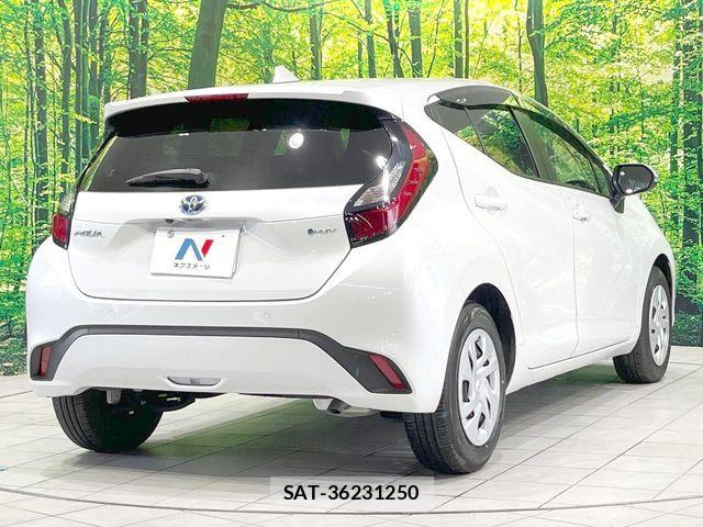 Toyota AQUA 2025-01 8206250-16