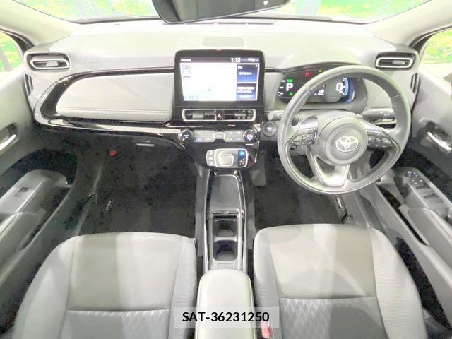 Toyota AQUA 2025-01 8206250-1