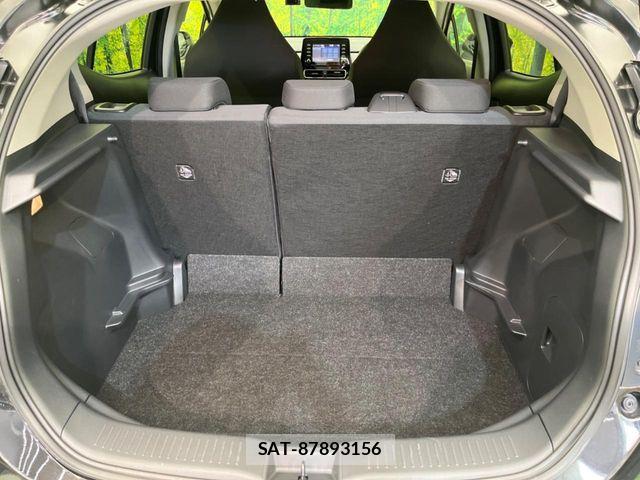 Toyota AQUA 2021-11 8206254-9