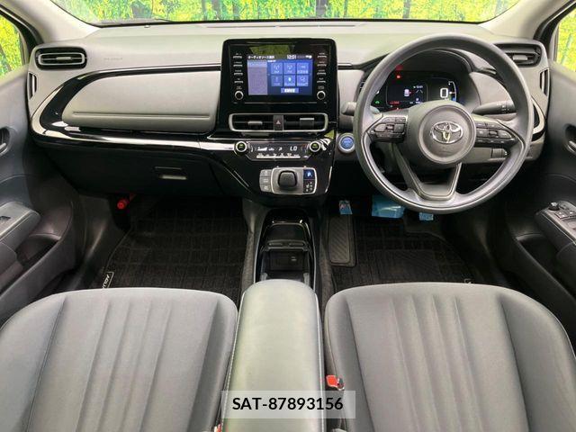 Toyota AQUA 2021-11 8206254-1