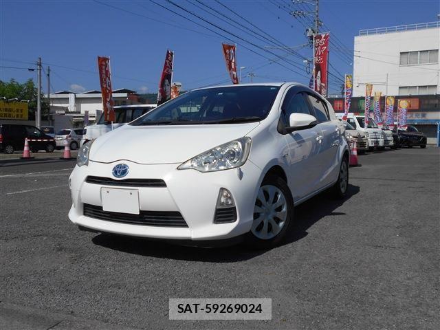 Toyota AQUA 2013-07 8206308-0