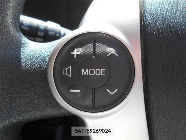 Toyota AQUA 2013-07 8206308-12