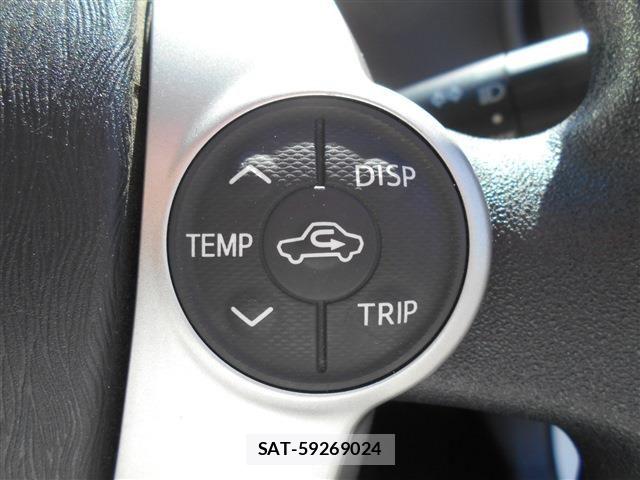 Toyota AQUA 2013-07 8206308-13