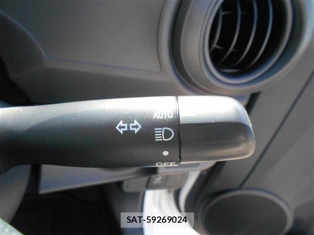 Toyota AQUA 2013-07 8206308-14