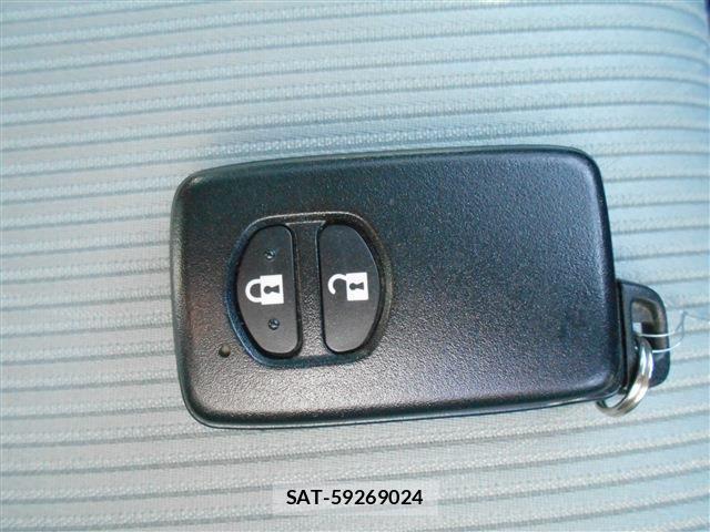 Toyota AQUA 2013-07 8206308-16