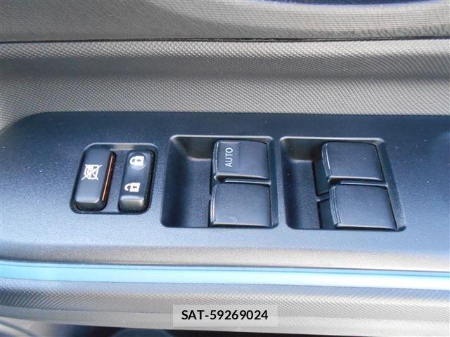 Toyota AQUA 2013-07 8206308-17
