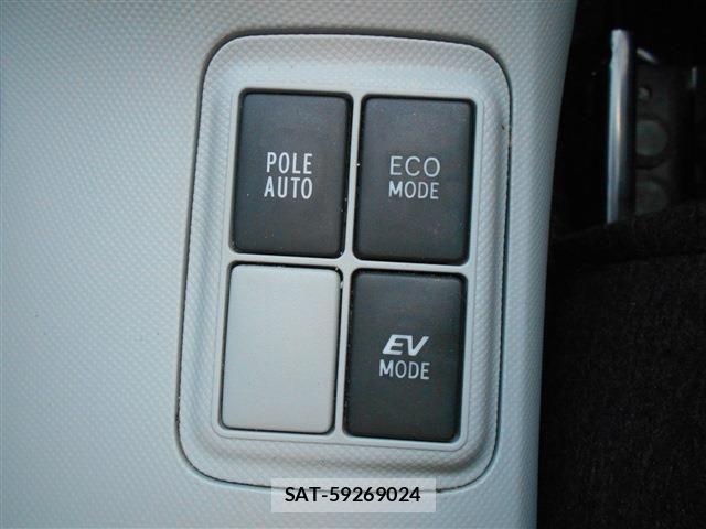 Toyota AQUA 2013-07 8206308-18