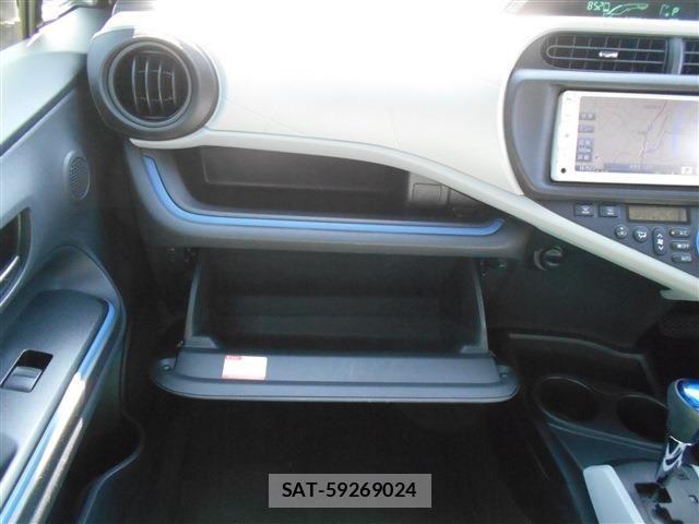 Toyota AQUA 2013-07 8206308-19