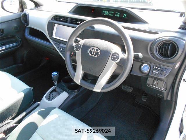 Toyota AQUA 2013-07 8206308-20