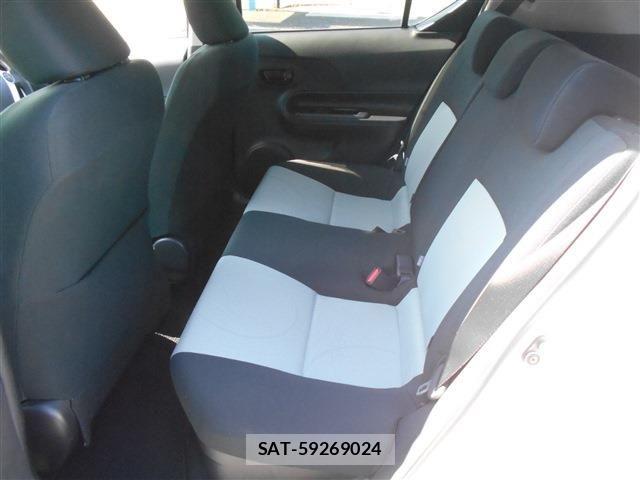 Toyota AQUA 2013-07 8206308-25