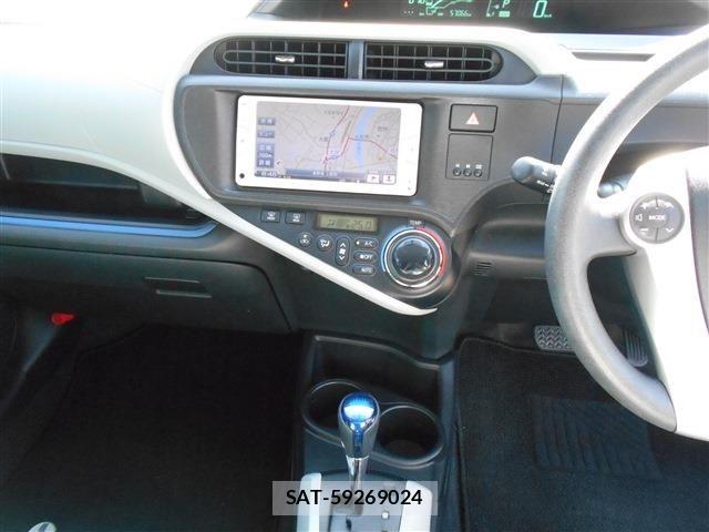 Toyota AQUA 2013-07 8206308-4