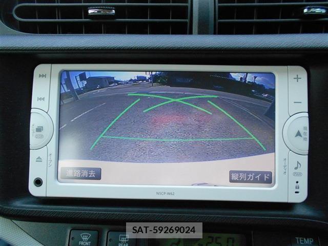 Toyota AQUA 2013-07 8206308-7