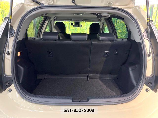 Toyota AQUA 2020-03 8206256-9