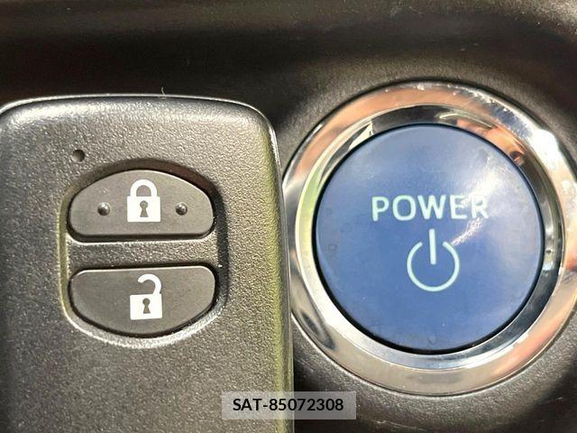 Toyota AQUA 2020-03 8206256-5
