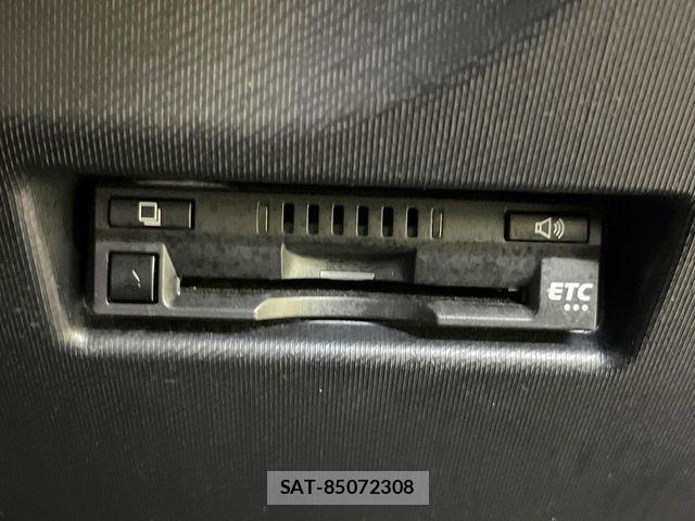 Toyota AQUA 2020-03 8206256-6