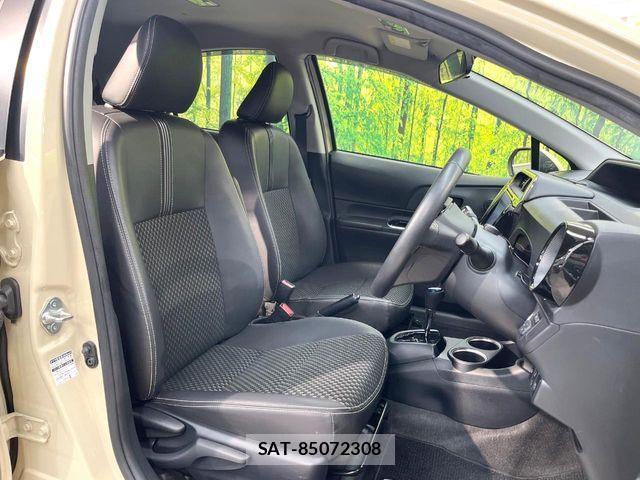 Toyota AQUA 2020-03 8206256-7