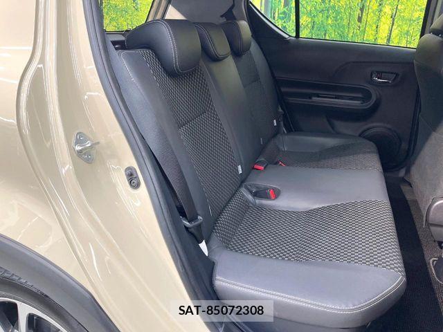 Toyota AQUA 2020-03 8206256-8