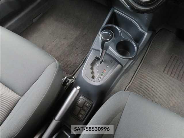 Toyota AQUA 2019-02 8206258-11