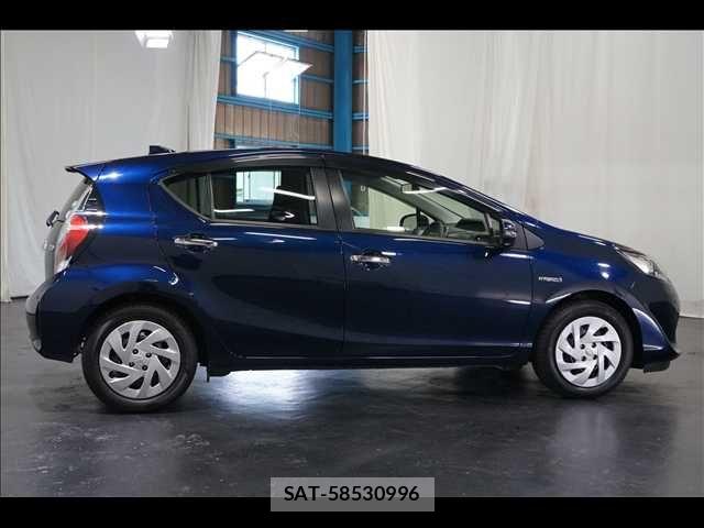 Toyota AQUA 2019-02 8206258-15