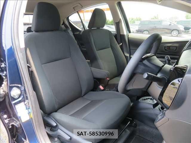 Toyota AQUA 2019-02 8206258-16