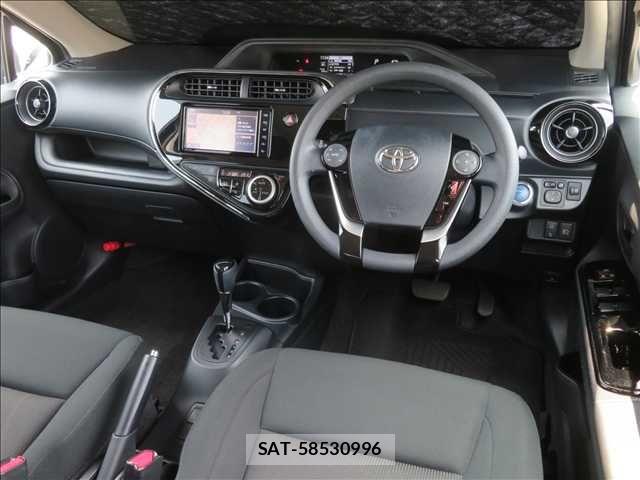 Toyota AQUA 2019-02 8206258-1