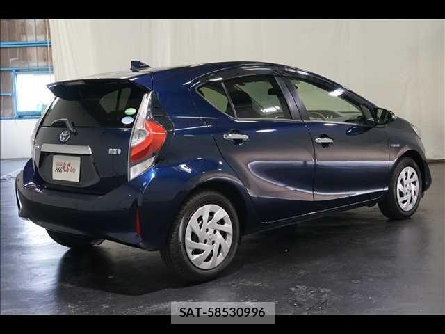 Toyota AQUA 2019-02 8206258-8
