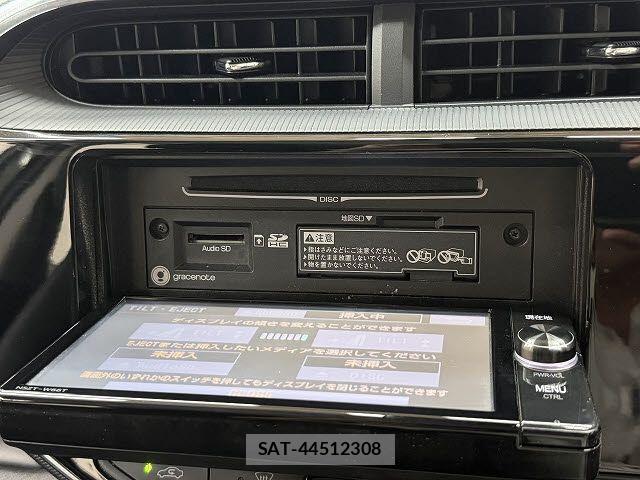 Toyota AQUA 2018-02 8206262-11