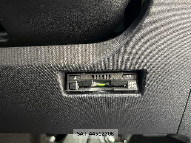 Toyota AQUA 2018-02 8206262-12