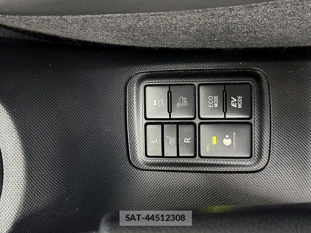 Toyota AQUA 2018-02 8206262-13
