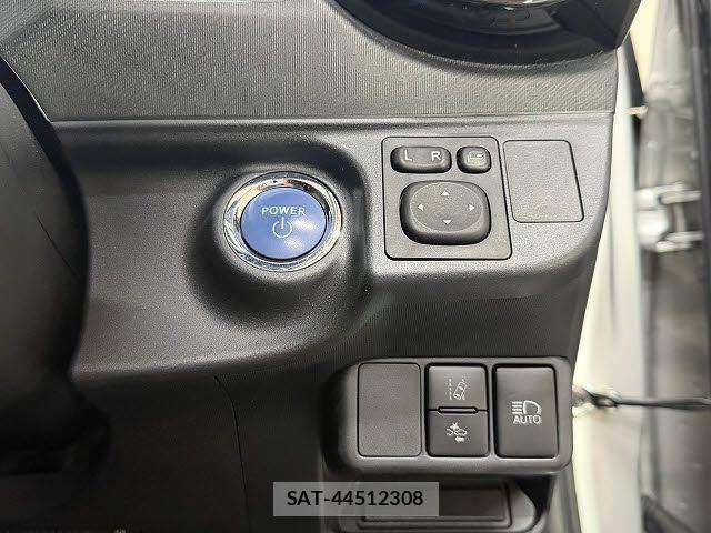 Toyota AQUA 2018-02 8206262-14