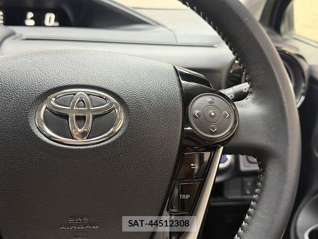 Toyota AQUA 2018-02 8206262-16