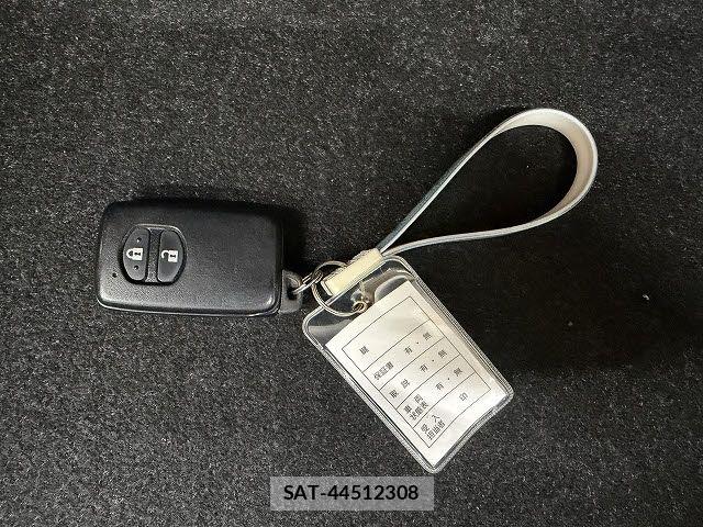 Toyota AQUA 2018-02 8206262-19