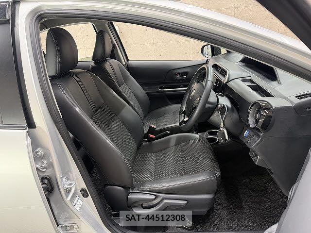Toyota AQUA 2018-02 8206262-6