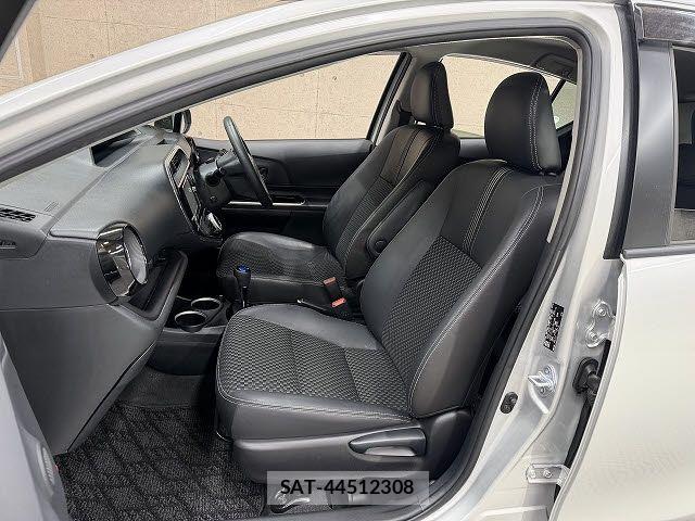 Toyota AQUA 2018-02 8206262-7