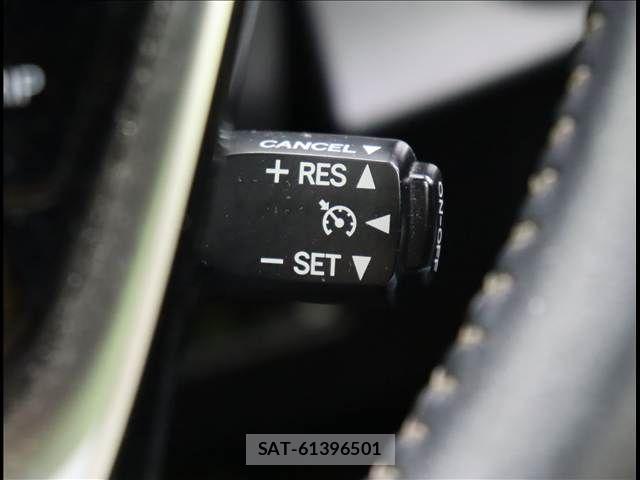Toyota AQUA 2017-09 8206261-10