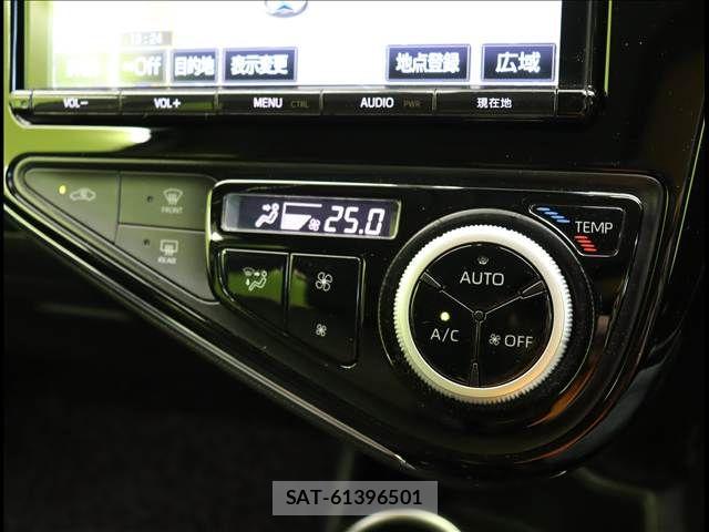Toyota AQUA 2017-09 8206261-11