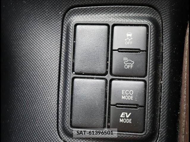 Toyota AQUA 2017-09 8206261-13