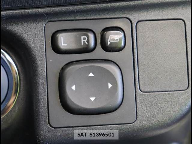 Toyota AQUA 2017-09 8206261-17