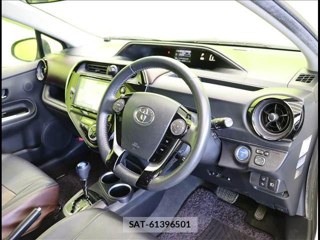 Toyota AQUA 2017-09 8206261-18