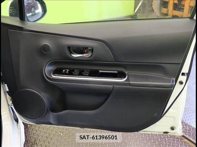 Toyota AQUA 2017-09 8206261-21
