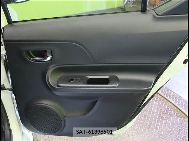 Toyota AQUA 2017-09 8206261-23