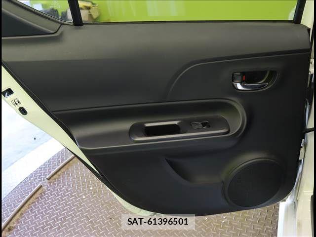 Toyota AQUA 2017-09 8206261-27