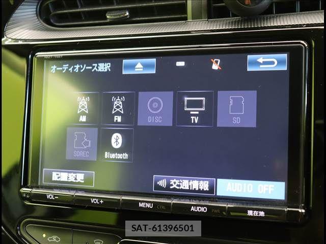 Toyota AQUA 2017-09 8206261-3