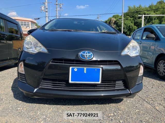 Toyota AQUA 2014-04 8228891-1