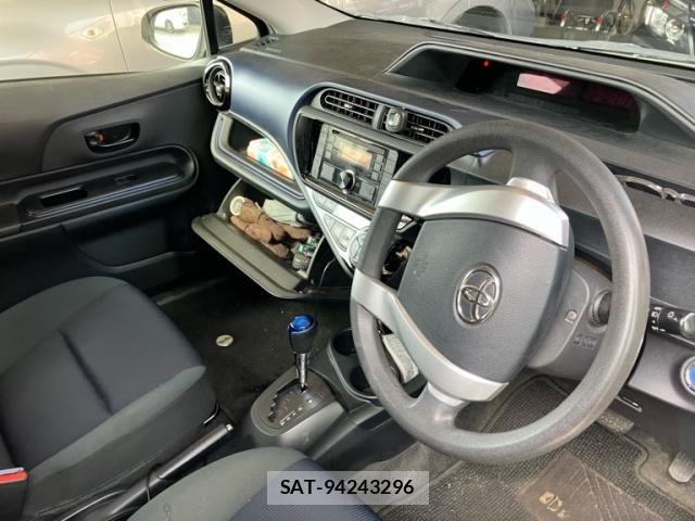 Toyota AQUA 2016-05 8228889-9