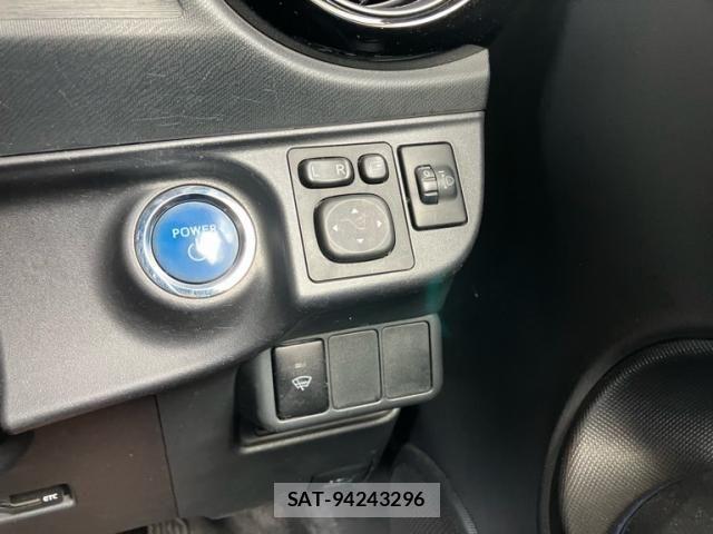Toyota AQUA 2016-05 8228889-12