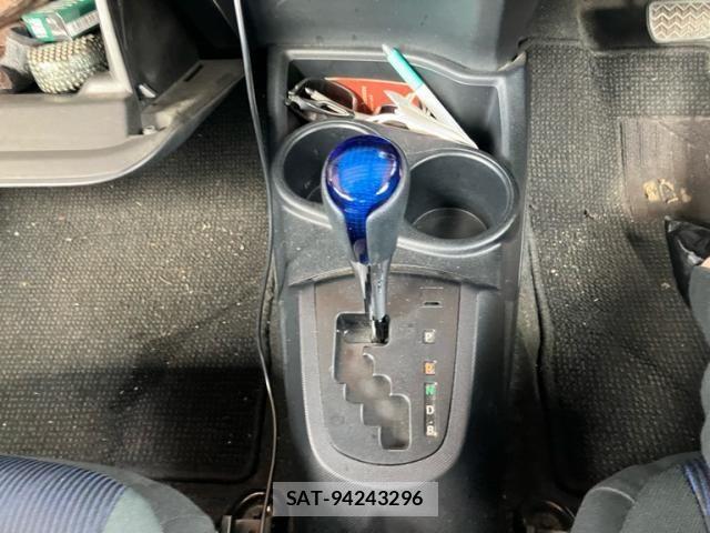 Toyota AQUA 2016-05 8228889-14