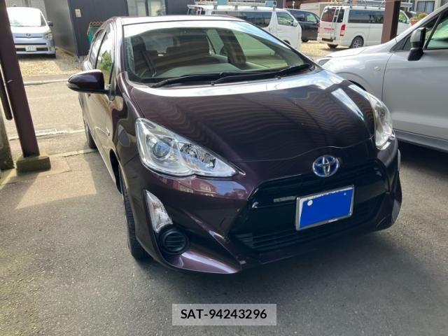 Toyota AQUA 2016-05 8228889-0
