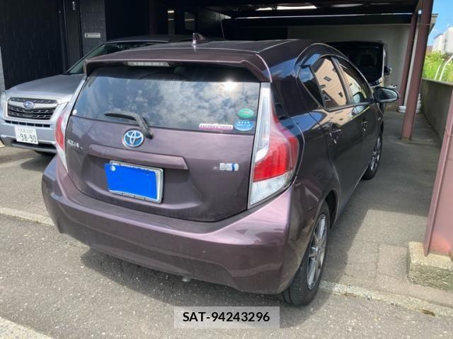 Toyota AQUA 2016-05 8228889-2
